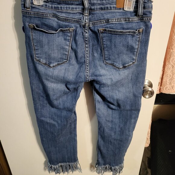 JUDY BLUE CROPPED FRAYED HEM FRINGE JEANS SZ 9/29 - Picture 2 of 7